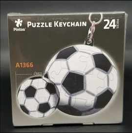 P-Key A1366 Soccer Ball jigsaw puzzle by Pintoo, featuring a keychain design. The box displays a completed soccer ball puzzle alongside a smaller version, consisting of 24 interlocking pieces. Ideal for puzzle enthusiasts and soccer fans alike.