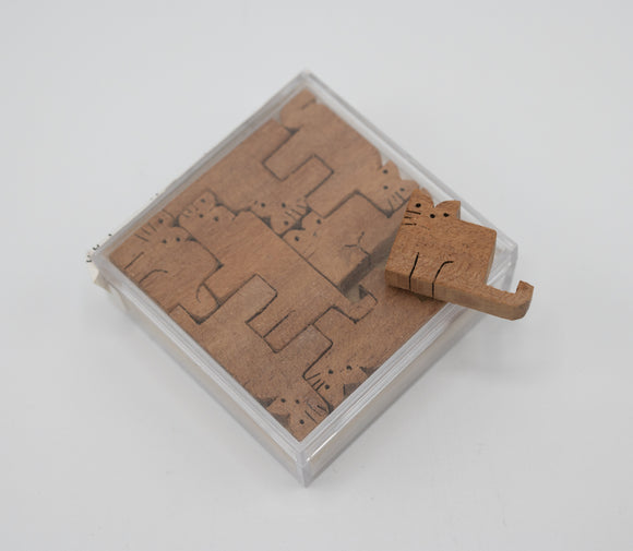 The Animal Tray Packing 2X2 is a mechanical puzzle set featuring intricately designed wooden pieces shaped like cats. The pieces fit together to create a fun, challenging puzzle. Packaged in a clear box that showcases the design, the puzzle encourages problem-solving and imaginative play.