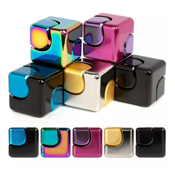 Spin cubes in assorted colors