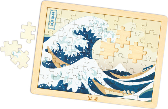 Wooden jigsaw depicting Hokusai Great Wave in light wooden frame