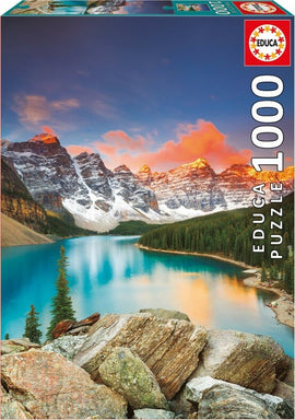 A beautifully illustrated jigsaw puzzle box featuring Moraine Lake in Banff National Park. The image showcases majestic mountains reflected in the turquoise water of the lake, surrounded by lush greenery and rocky shores. Perfect for nature lovers and puzzle enthusiasts alike.