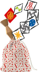Jungle Speed Eco Pack game by Zygomatic, featuring a wooden totem and colorful cards in a decorative bag. The cards have various symbols, adding to the game’s dynamic play. Ideal for family and friends, the game promotes quick reflexes and excitement.