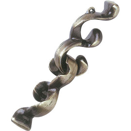 The Cast Baroq by Hanayama is an intricate mechanical puzzle featuring a twisted and interlocking design. Its metal construction showcases a blend of artistic curves and loops, inviting users to explore its challenging nature and unique aesthetic. Perfect for puzzle enthusiasts and collectors seeking a stylish and engaging challenge.